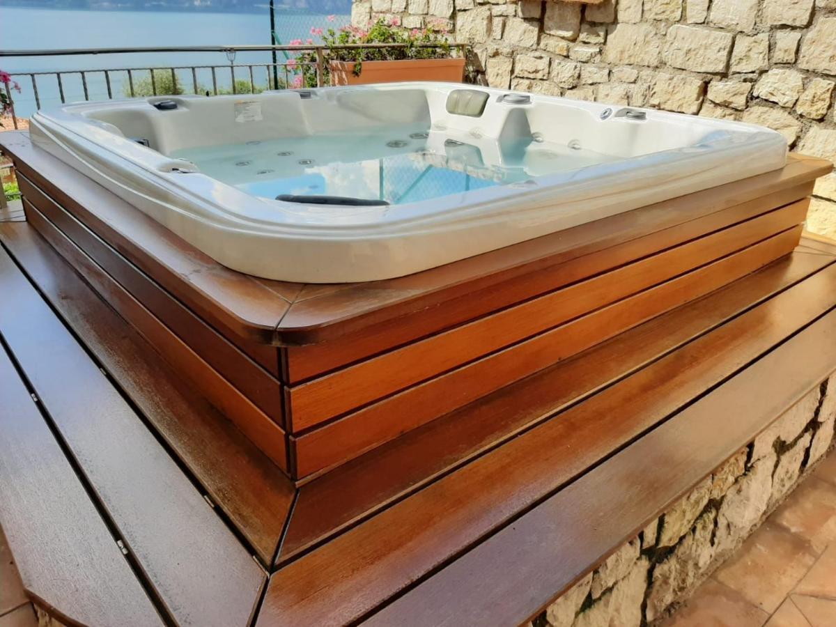 Bmp Apartment Deluxe 1 Jacuzzi Riscaldata Privata Vista Lago Di Garda Brenzone sul Garda Exterior foto