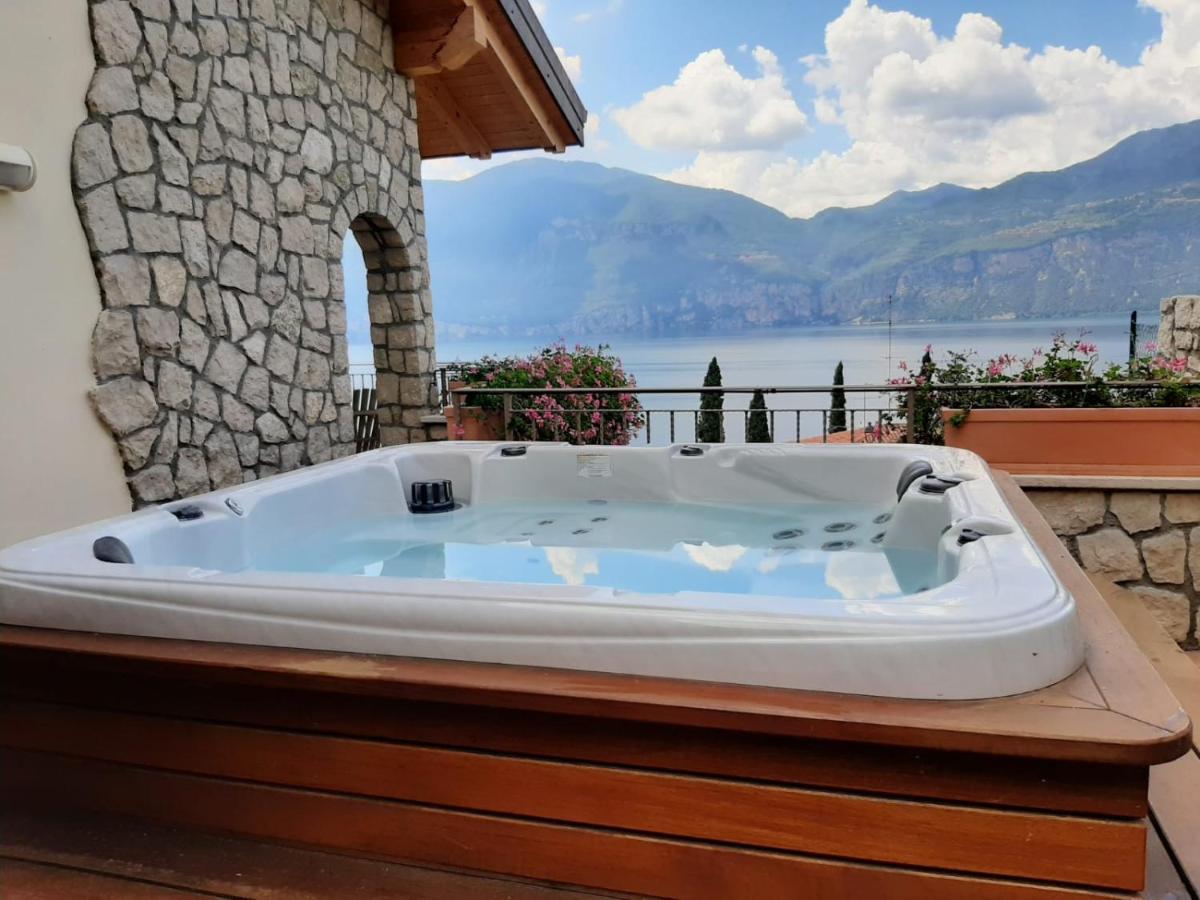 Bmp Apartment Deluxe 1 Jacuzzi Riscaldata Privata Vista Lago Di Garda Brenzone sul Garda Exterior foto