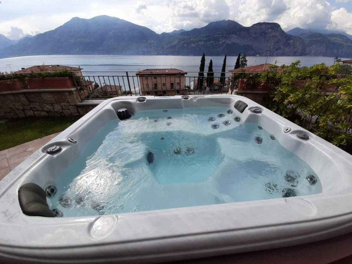 Bmp Apartment Deluxe 1 Jacuzzi Riscaldata Privata Vista Lago Di Garda Brenzone sul Garda Exterior foto